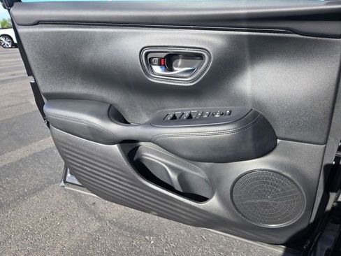 Used 2025 Honda HR-V LX image 20