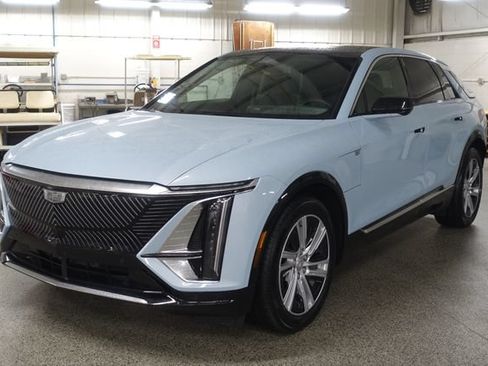 Used 2024 Cadillac Lyriq Tech AWD/4WD image 3