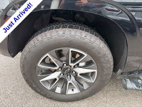 Used 2022 Chevrolet Tahoe Z71 w/ Luxury Package AWD/4WD image 12