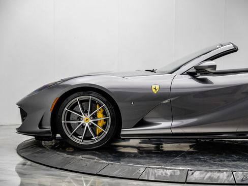 Used 2022 Ferrari 812 GTS RWD image 11