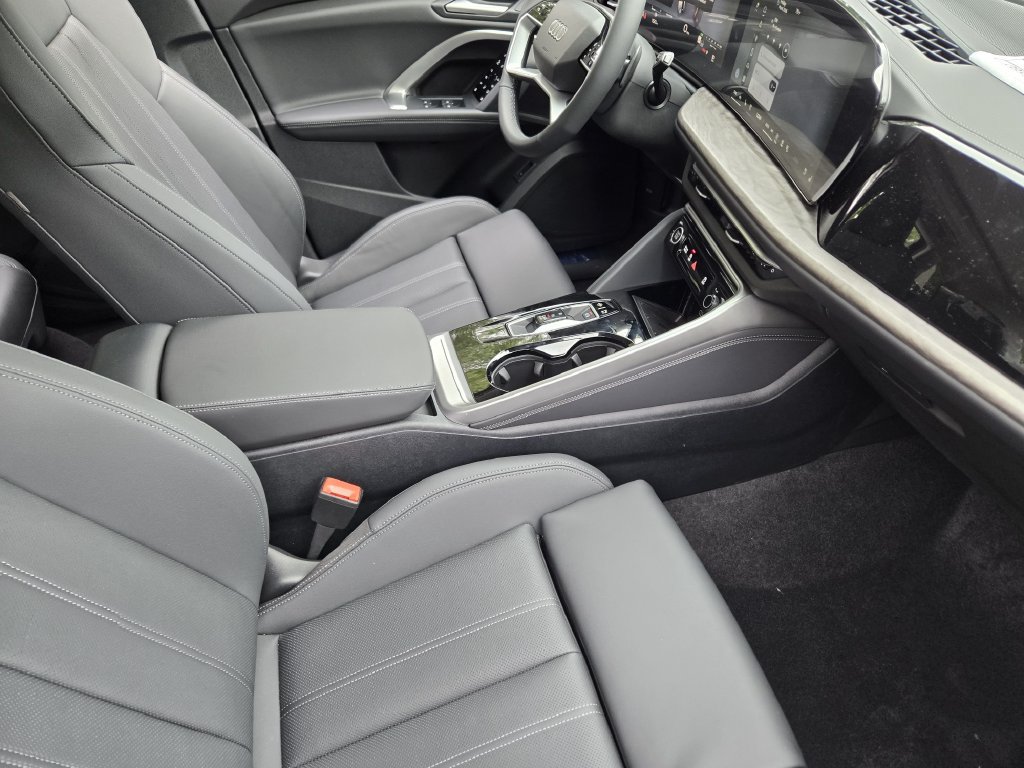 Used 2026 Audi Q5 Premium Plus w/ Premium Plus AWD/4WD image 18