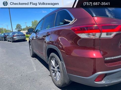Used 2019 Toyota Highlander XLE AWD/4WD image 8