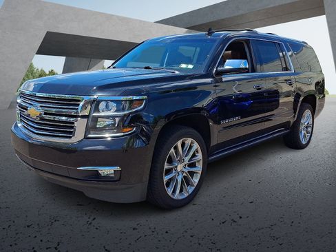 Used 2019 Chevrolet Suburban Premier w/ Premier Plus Edition AWD/4WD image 3