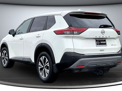 Used 2023 Nissan Rogue SV image 4