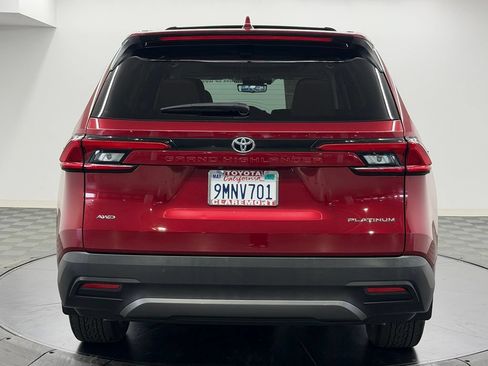 Certified 2024 Toyota Grand Highlander AWD image 11