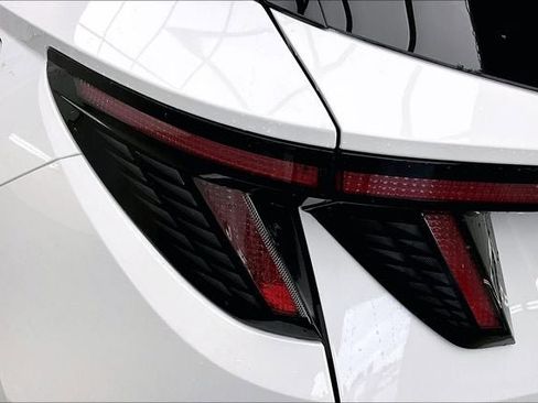 Used 2025 Hyundai Tucson Limited image 16