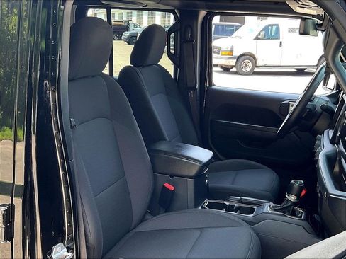 Used 2022 Jeep Gladiator Sport AWD/4WD image 9