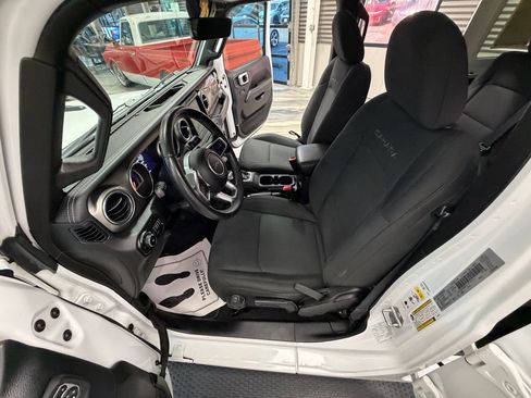 Used 2018 Jeep Wrangler Unlimited Sahara w/ Uconnect 4C Nav & Sound Group AWD/4WD image 52