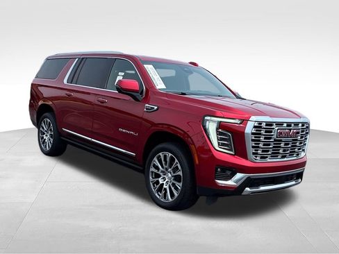 Used 2025 GMC Yukon XL Denali w/ Sun & Power Step Package AWD/4WD image 7