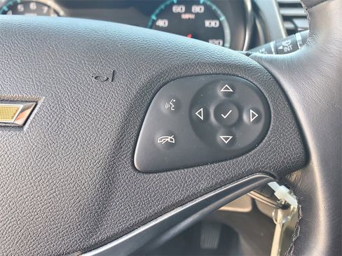 Used 2017 Chevrolet Impala LT image 24