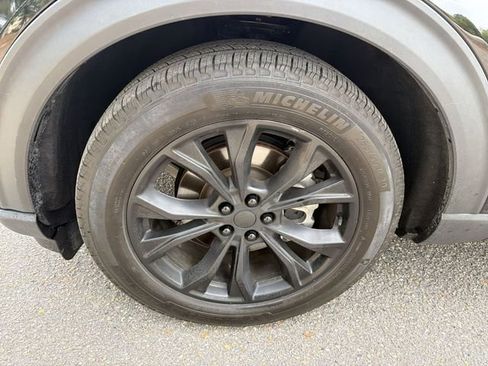 Used 2023 Ford Explorer XLT w/ Equipment Group 202A RWD image 10