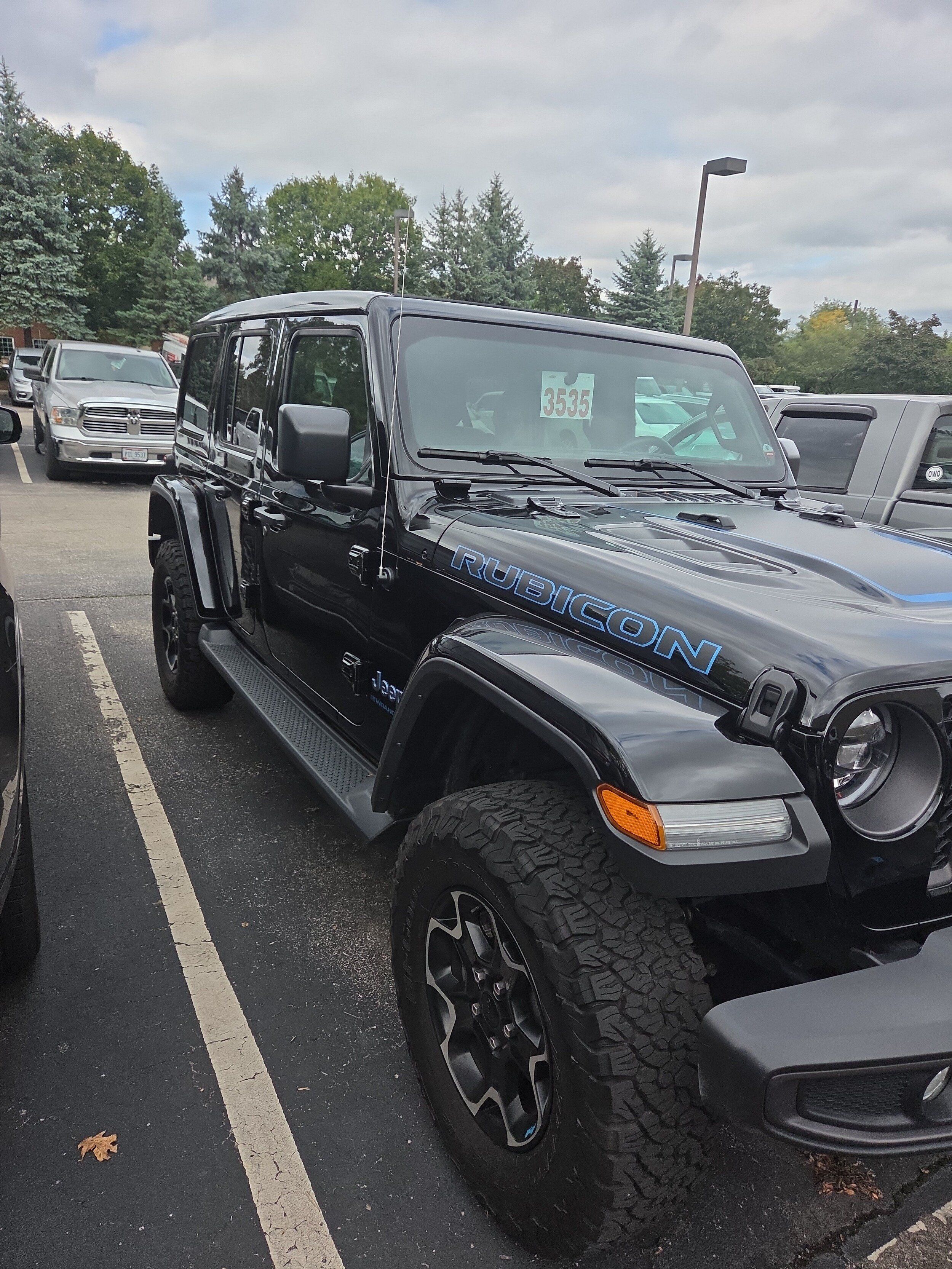 Used 2023 Jeep Wrangler Unlimited Rubicon 4xe w/ Cold Weather Group AWD/4WD image 3