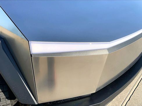 Used 2024 Tesla Cybertruck AWD Crew Cab image 24