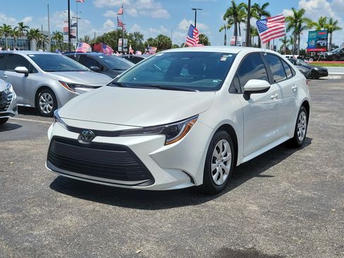 Used 2025 Toyota Corolla LE w/ Convenience Package FWD image 5