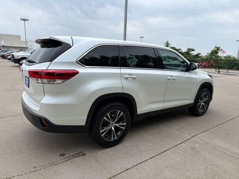 Used 2019 Toyota Highlander LE FWD image 5