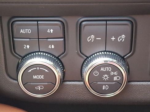 Used 2023 GMC Yukon Denali Ultimate AWD/4WD image 27