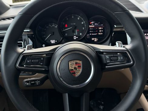 Used 2025 Porsche Macan image 6
