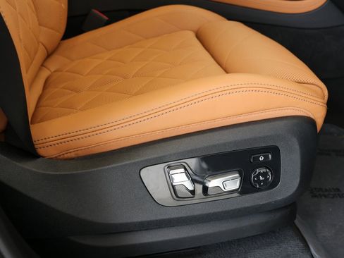 Used 2023 BMW X7 xDrive40i w/ M Sport Package image 43