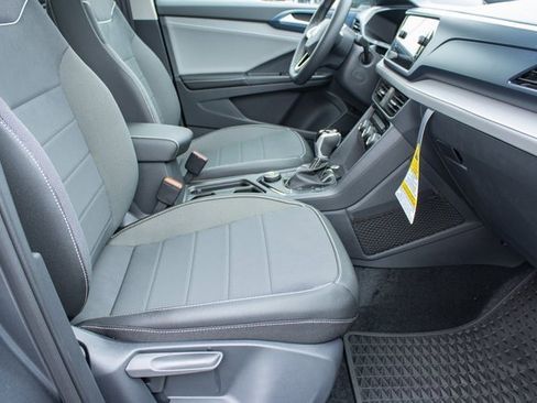 Used 2024 Volkswagen Taos SE image 28