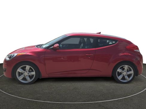 Used 2013 Hyundai Veloster FWD image 2