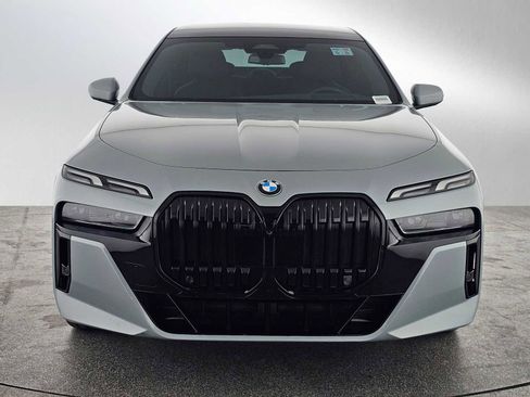 Used 2023 BMW 740i w/ Parking Assistance Package RWD image 8