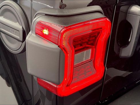 New 2026 Jeep Wrangler Unlimited Rubicon AWD/4WD image 16
