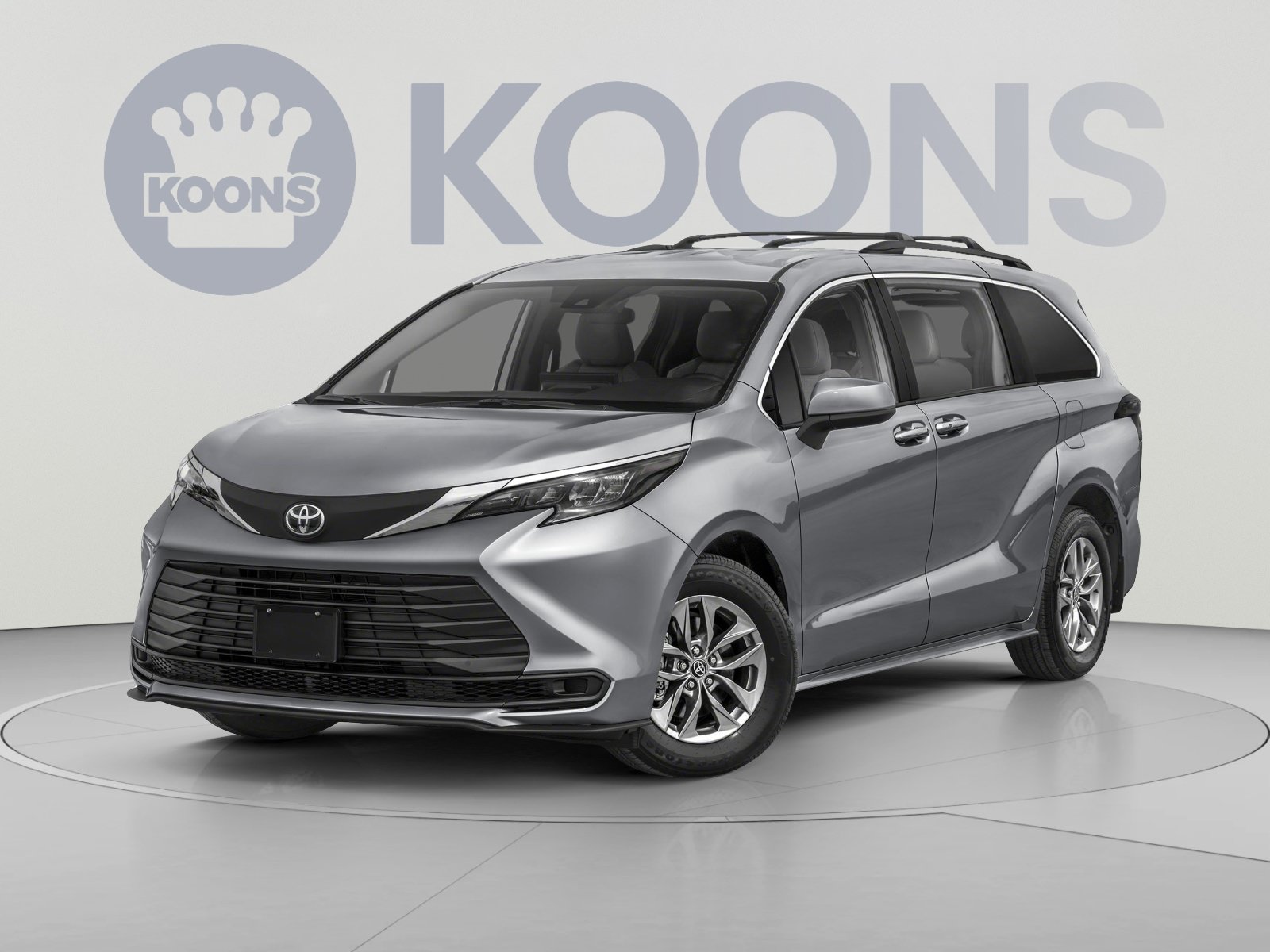 Used 2025 Toyota Sienna LE FWD image 1