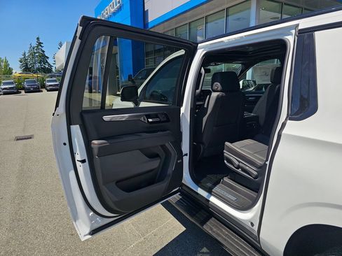 New 2026 Chevrolet Suburban RST w/ Comfort Package AWD/4WD image 16