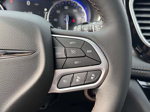 New 2026 Chrysler Pacifica Pinnacle w/ Trailer Tow Group AWD/4WD image 22