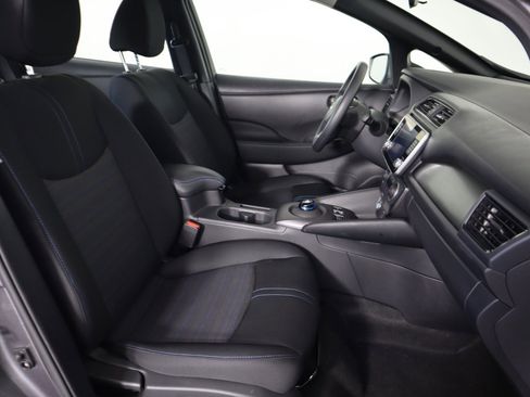 Used 2025 Nissan Leaf S image 10