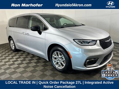 Used 2024 Chrysler Pacifica Touring-L