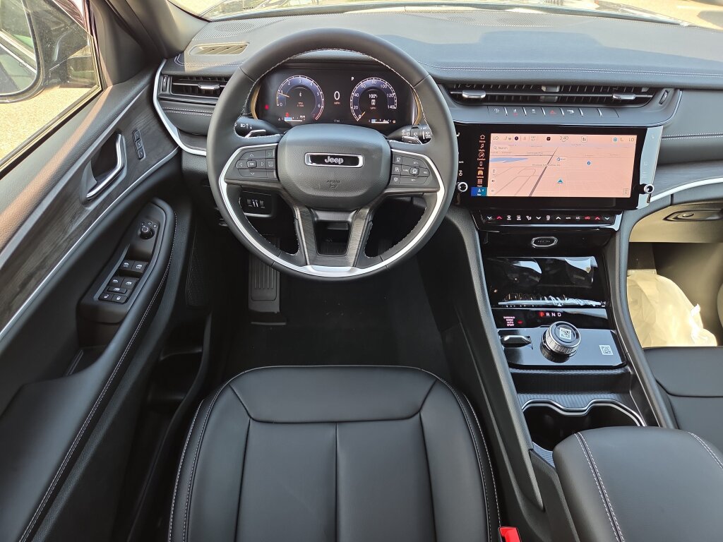 New 2026 Jeep Grand Cherokee Limited w/ Limited Altitude Package AWD/4WD image 9