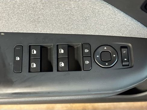 Used 2025 Kia K4 EX image 17