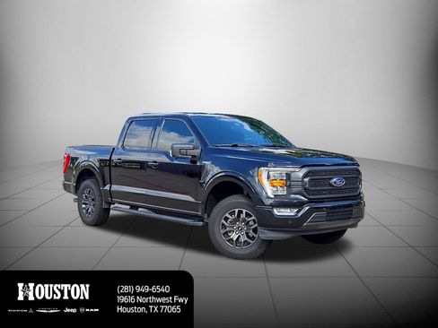 Used 2021 Ford F150 XLT w/ Equipment Group 302A High RWD image 3