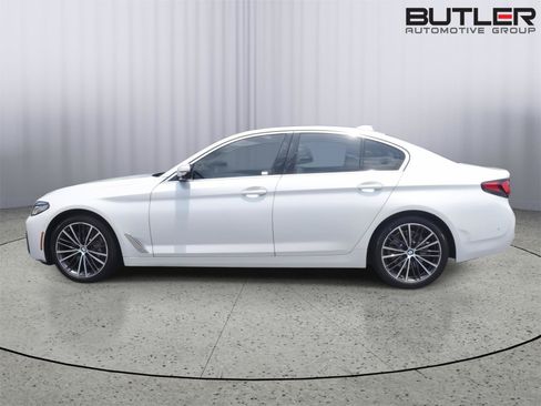 Used 2021 BMW 530i w/ Premium Package RWD image 3