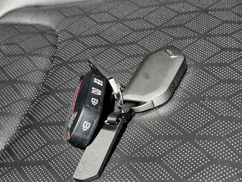 Used 2026 Kia Carnival EX FWD image 68