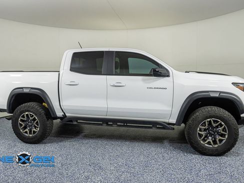 Used 2024 Chevrolet Colorado ZR2 w/ ZR2 Convenience Package III image 8