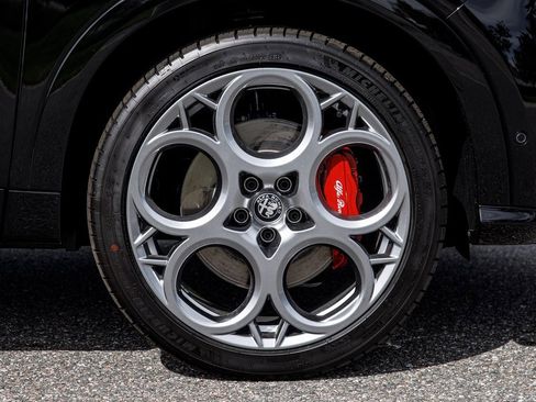 New 2025 Alfa Romeo Tonale w/ Premium Package image 18