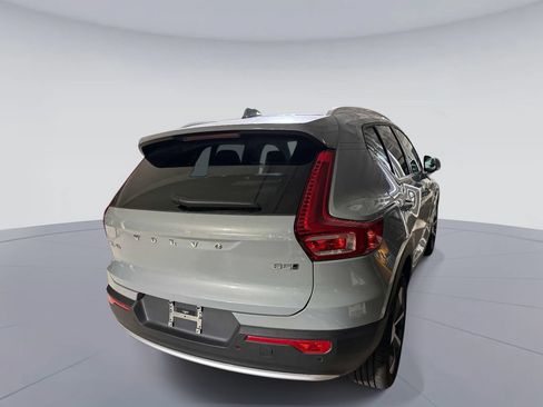 Used 2025 Volvo XC40 B5 Core w/ Protection Package Premier AWD/4WD image 4