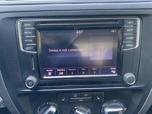 Used 2017 Volkswagen Jetta SE FWD image 27