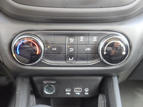 Used 2021 Chevrolet TrailBlazer LS image 21