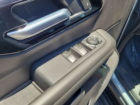 Used 2026 Chevrolet Suburban LS RWD image 23