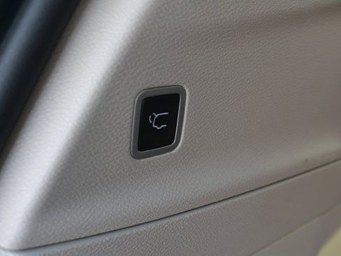 Used 2022 Chrysler Pacifica Limited image 24