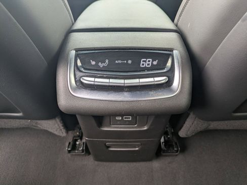 Used 2023 Cadillac XT6 Premium Luxury image 23