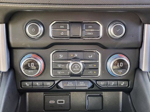 Used 2021 GMC Yukon SLT image 23