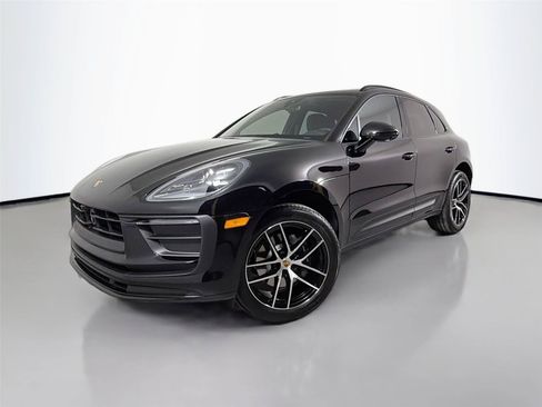 Certified 2026 Porsche Macan AWD/4WD image 1