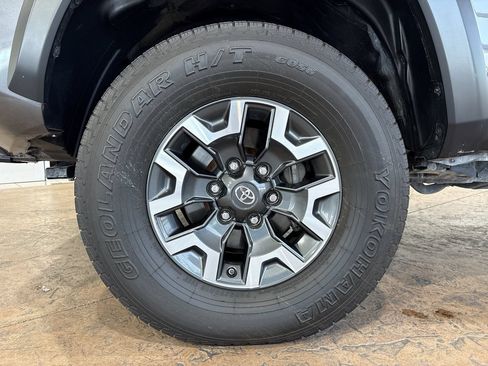 Used 2018 Toyota Tacoma TRD Off-Road w/ TRD Premium Off Road Package RWD image 10