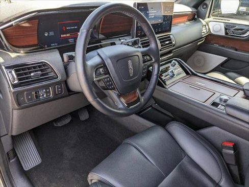 Certified 2023 Lincoln Navigator Reserve image 12