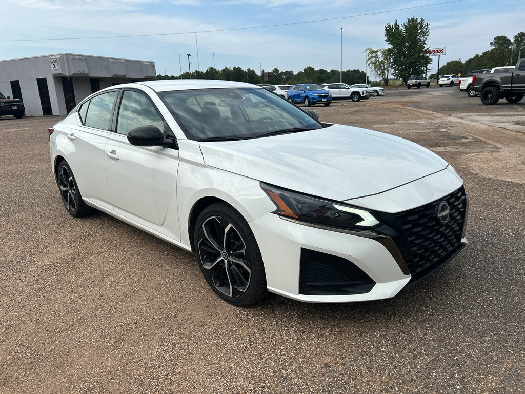 Used 2024 Nissan Altima 2.5 SR FWD image 5