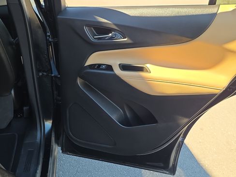 Used 2023 Chevrolet Equinox Premier image 30